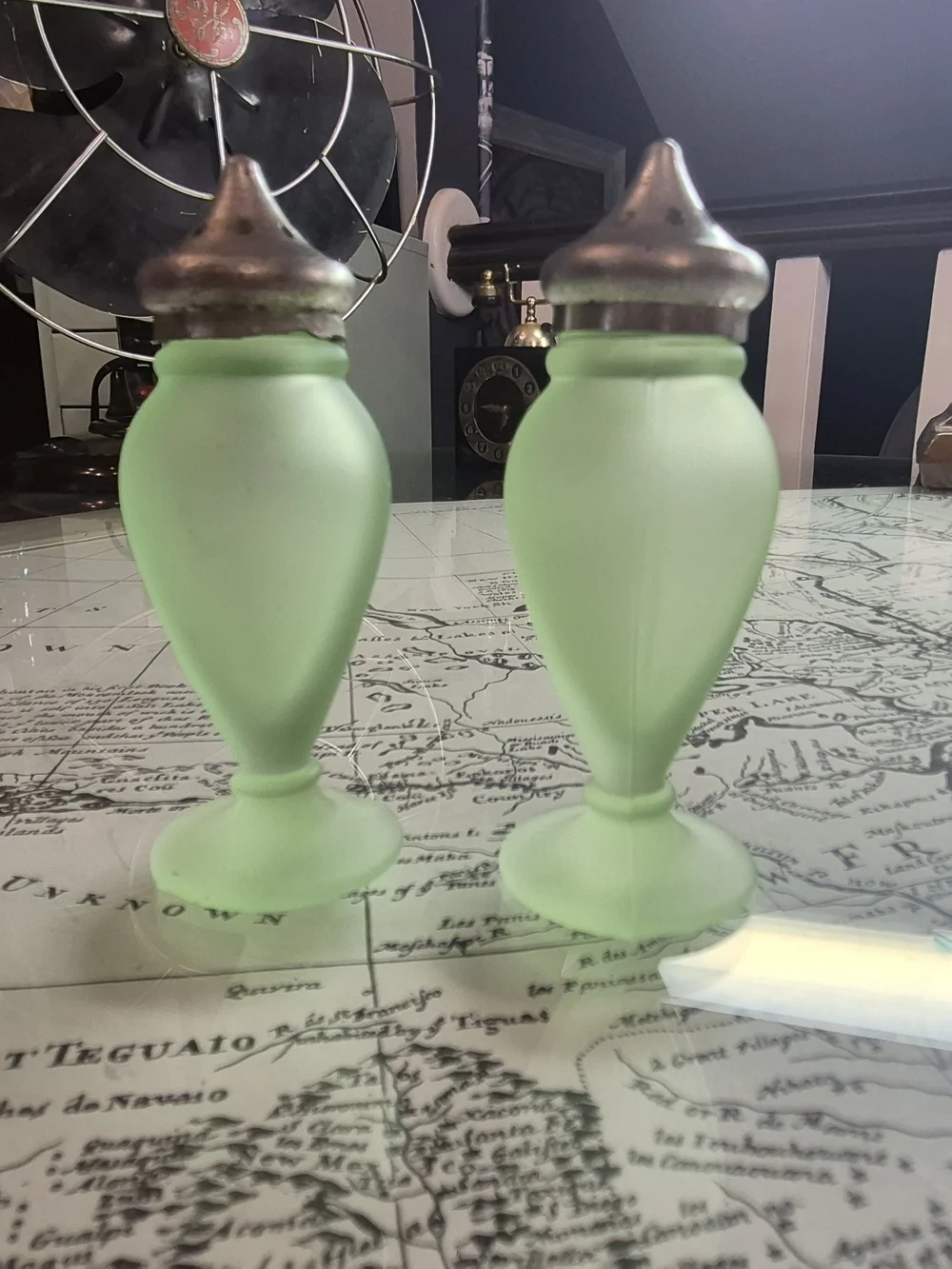 URANIUM JADE VINTAGE SALT/PEPPER SET